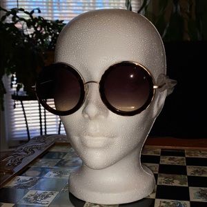 Alice + Olivia Beverly Sunglasses in Dark Tortoise